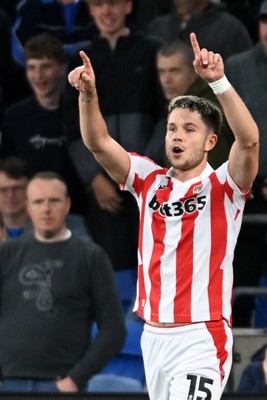 080926 - Cardiff City v Stoke City - Sky Bet Championship - George Hirst of Stoke celebrates towards the Stoke fans after his side scores the first goal of the game