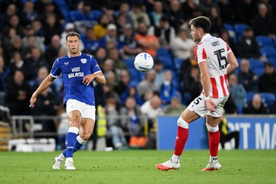 080926 - Cardiff City v Stoke City - Sky Bet Championship - Krystian Bielik of Cardiff City is challenged by George Hirst of Stoke