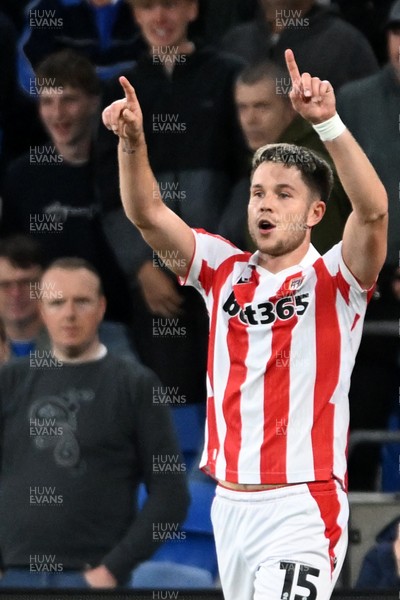 080926 - Cardiff City v Stoke City - Sky Bet Championship - George Hirst of Stoke celebrates towards the Stoke fans after his side scores the first goal of the game