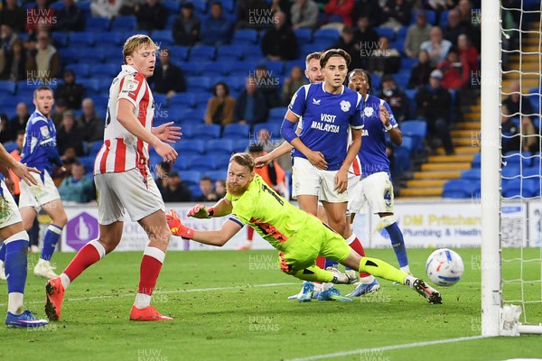 080926 - Cardiff City v Stoke City - Sky Bet Championship - Jack Moylan of Cardiff City hits the spot with a shot