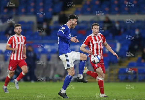 160321 Cardiff City v Stoke City, Sky Bet Championship - Kieffer Moore of Cardiff City looks to get a shot at goal