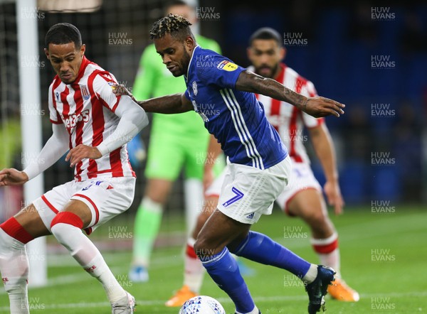 261119 - Cardiff City v Stoke City, Sky Bet Championship - Leandro Bacuna of Cardiff City takes on Tom Ince of Stoke City