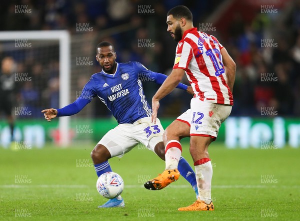 261119 - Cardiff City v Stoke City, Sky Bet Championship - Cameron Carter-Vickers of Stoke City is challenged by Junior Hoilett of Cardiff City