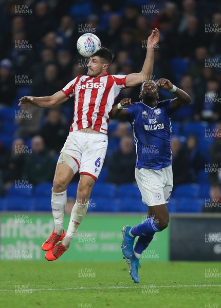 261119 - Cardiff City v Stoke City, Sky Bet Championship - Danny Batth of Stoke City heads the ball clear as Omar Bogle of Cardiff City challenges