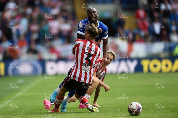 100824 - Cardiff City v Sunderland - Sky Bet Championship - Yakou Meite of Cardiff City is challenged by Dennis Cirkin of Sunderland