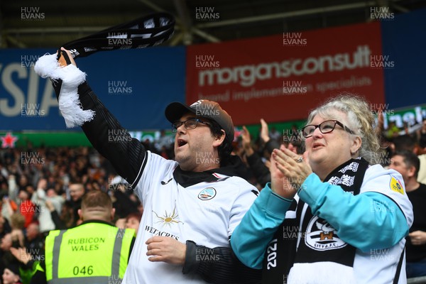 010423 - Cardiff City v Swansea City - EFL SkyBet Championship - Swansea supporters celebrate goal