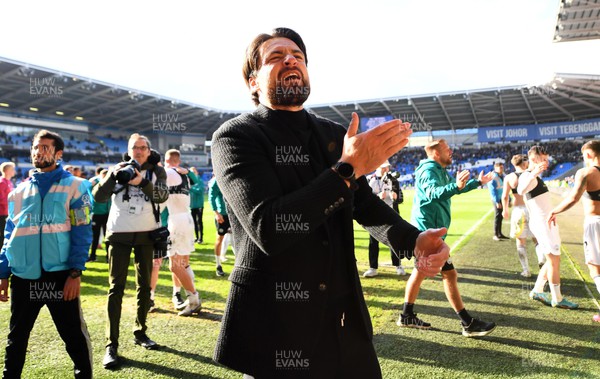 010423 - Cardiff City v Swansea City - EFL SkyBet Championship - Swansea City manager Russell Martin celebrates win