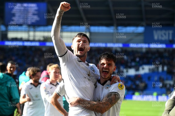 010423 - Cardiff City v Swansea City - EFL SkyBet Championship - Liam Cullen and Jamie Paterson of Swansea City celebrates win