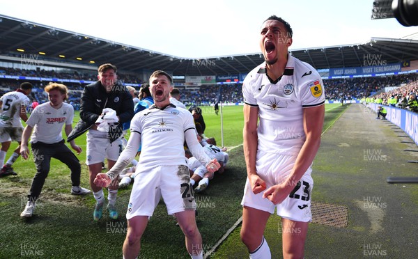 010423 - Cardiff City v Swansea City - EFL SkyBet Championship - Liam Cullen and Nathan Wood of Swansea City celebrates win