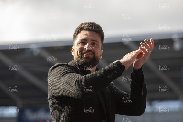 020422 - Cardiff City v Swansea City - Sky Bet Championship - Russell Martin Head Coach of Swansea City applauds the fans at the final whistle 