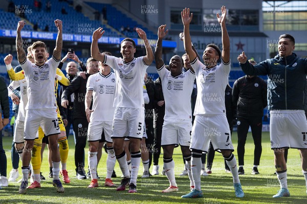 020422 - Cardiff City v Swansea City - Sky Bet Championship - Players of Swansea City celebrate at full time 