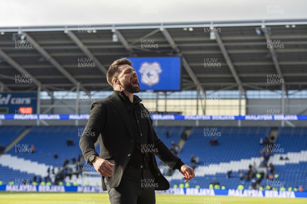 020422 - Cardiff City v Swansea City - Sky Bet Championship - Russell Martin Head Coach of Swansea City celebrates at full time 