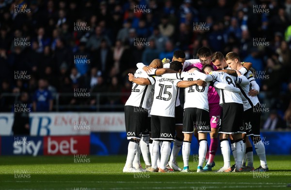 120120 - Cardiff City v Swansea City, Sky Bet Championship - Swansea City team huddle together at the start of the match