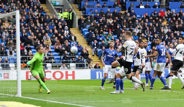 120120 - Cardiff City v Swansea City, Sky Bet Championship - Cardiff City goalkeeper Alex Smithies looks on as Ben Wilmot of Swansea City fails to get a shot at goal