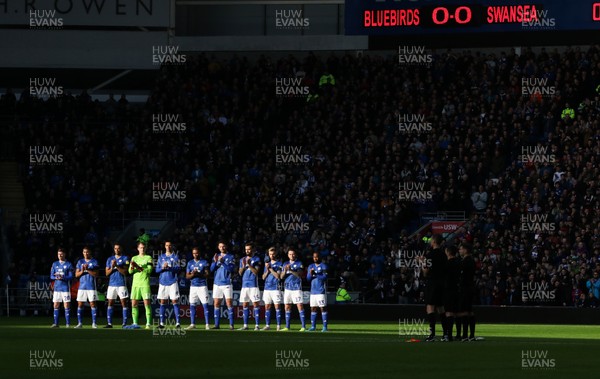 120120 - Cardiff City v Swansea City, Sky Bet Championship - Cardiff City players observe a minutes applause in memory of former Cardiff player Chris Barker