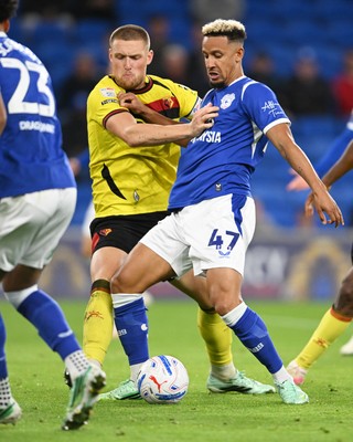 131026 - Cardiff City v Watford - Sky Bet Championship - Callum Robinson of Cardiff City is challenged by Mattie Pollock of Watford