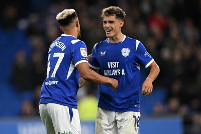 131026 - Cardiff City v Watford - Sky Bet Championship - Callum Robinson of Cardiff City celebrates scoring a goal with team mates