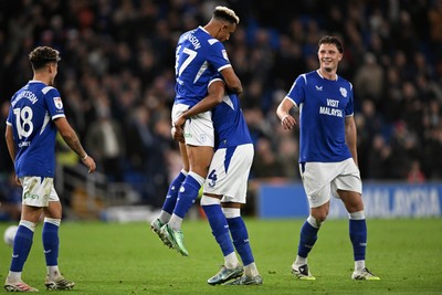 131026 - Cardiff City v Watford - Sky Bet Championship - Callum Robinson of Cardiff City celebrates scoring a goal with team mates