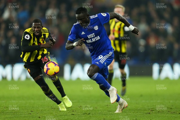 220219 - Cardiff City v Watford, Premier League - Oumar Niasse of Cardiff City gets away from Abdoulaye Doucoure of Watford
