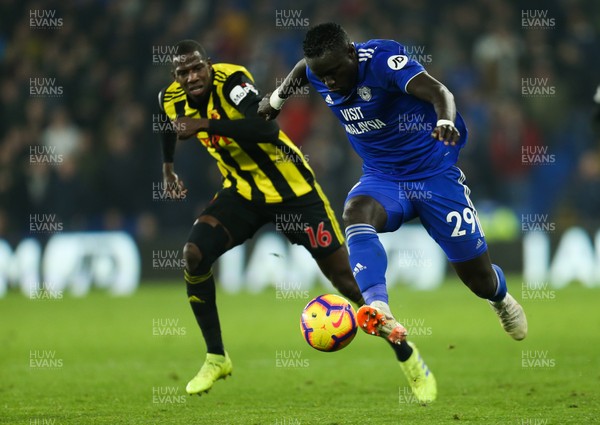 220219 - Cardiff City v Watford, Premier League - Oumar Niasse of Cardiff City gets away from Abdoulaye Doucoure of Watford