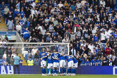 260425 - Cardiff City v West Bromwich Albion - Sky Bet Championship - Cardiff City huddle ahead of kick off