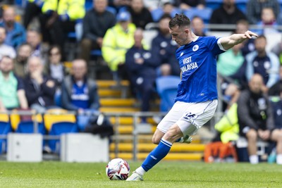260425 - Cardiff City v West Bromwich Albion - Sky Bet Championship - David Turnbull of Cardiff City shoots at goal