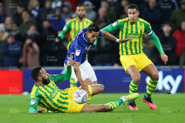280120 - Cardiff City v West Bromwich Albion, Sky Bet Championship - Robert Glatzel of Cardiff City competes for the ball with Kyle Bartley of West Bromwich Albion