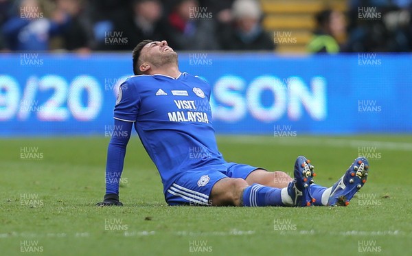 090319 - Cardiff City v West Ham United, Premier League - Victor Camarasa of Cardiff City shows the pain as he picks up an injury