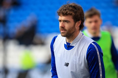 040126 - Cardiff City v Wigan Athletic - Sky Bet League 1 - Calum Chambers of Cardiff City warming up before game