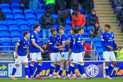 040126 - Cardiff City v Wigan Athletic - Sky Bet League 1 - Calum Chambers of Cardiff City celebrates after scoring