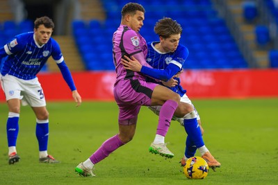 040126 - Cardiff City v Wigan Athletic - Sky Bet League 1 - Cian Ashford of Cardiff City battles for the ball with Raphael Borges Rodrigues of Wigan Athletic