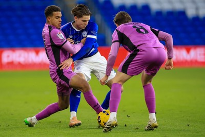 040126 - Cardiff City v Wigan Athletic - Sky Bet League 1 - Raphael Borges Rodrigues of Wigan Athletic battles for the ball with Cian Ashford of Cardiff City