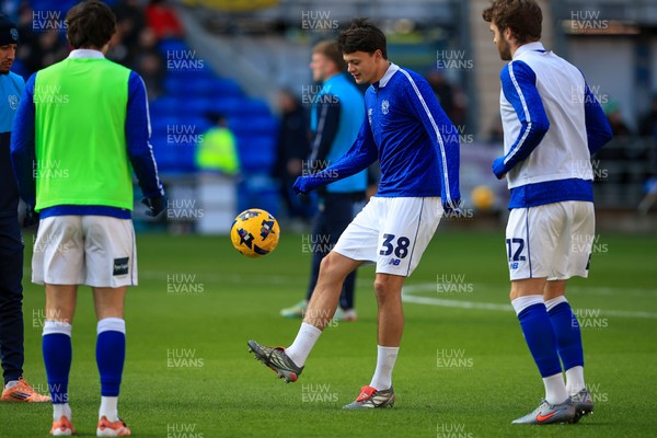 040126 - Cardiff City v Wigan Athletic - Sky Bet League 1 - Perry Ng of Cardiff City warming up before game