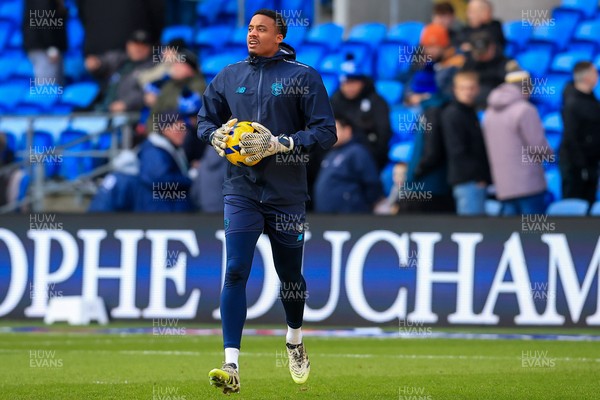 040126 - Cardiff City v Wigan Athletic - Sky Bet League 1 - Nathan Trott of Cardiff City warming up before game