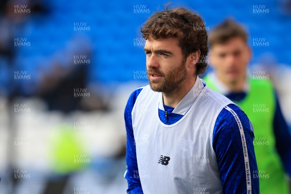 040126 - Cardiff City v Wigan Athletic - Sky Bet League 1 - Calum Chambers of Cardiff City warming up before game