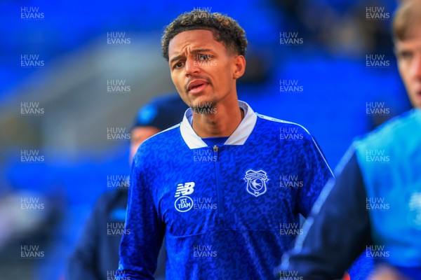 040126 - Cardiff City v Wigan Athletic - Sky Bet League 1 - Omari Kellyman of Cardiff City warming up before game
