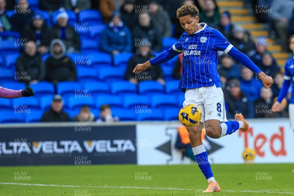 040126 - Cardiff City v Wigan Athletic - Sky Bet League 1 - Omari Kellyman of Cardiff City