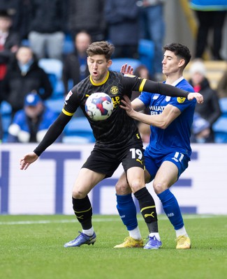 140123 - Cardiff City v Wigan Athletic, EFL Sky Bet Championship - Callum Lang of Wigan Athletic and Callum O'Dowda of Cardiff City compete for the ball