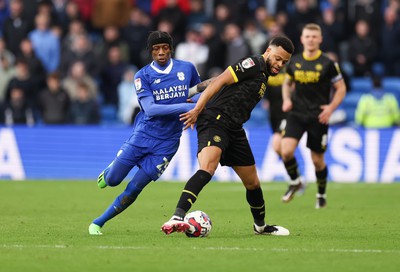 140123 - Cardiff City v Wigan Athletic, EFL Sky Bet Championship - Jaden Philogene of Cardiff City and Jordan Cousins of Wigan Athletic compete for the ball