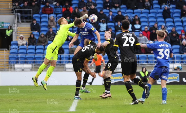 140123 - Cardiff City v Wigan Athletic, EFL Sky Bet Championship - Wigan goalkeeper Ben Amos pushes clear as Mark Harris of Cardiff City closes in