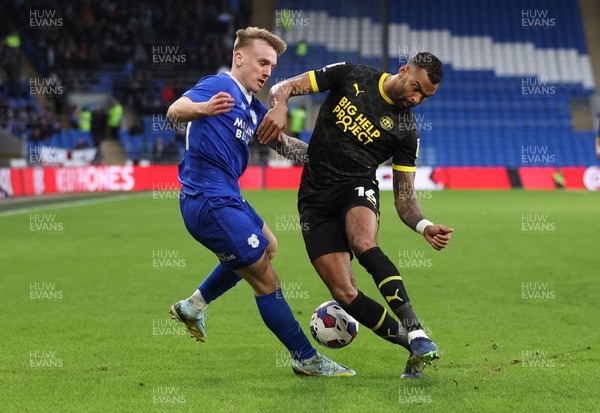 140123 - Cardiff City v Wigan Athletic, EFL Sky Bet Championship - Isaak Davies of Cardiff City and Curtis Tilt of Wigan Athletic compete for the ball