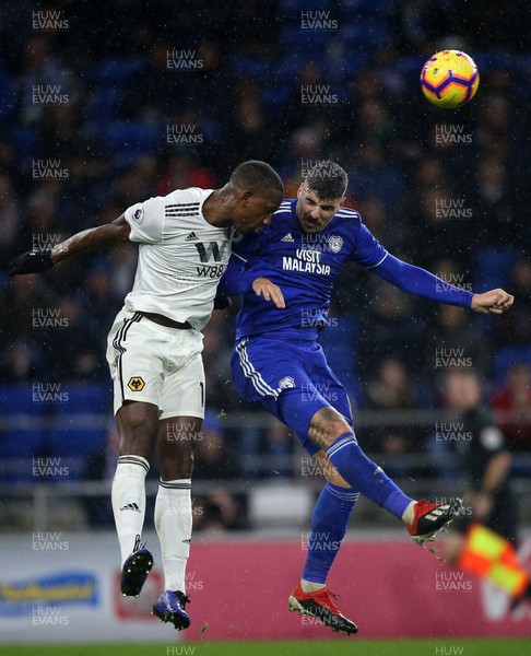 301118 - Cardiff City v Wolverhampton Wanderers - Premier League - Willy Boly of Wolves and Callum Paterson of Cardiff City go up for the ball
