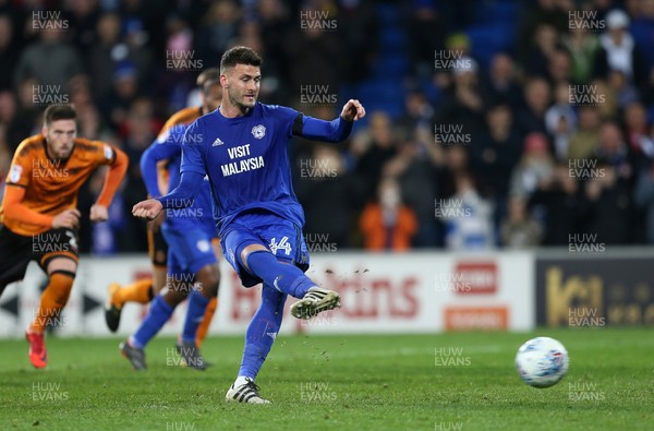 060418 - Cardiff City v Wolverhampton Wanderers - SkyBet Championship - Gary Madine of Cardiff City misses a penalty in injury time