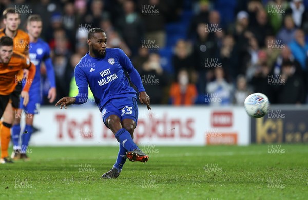 060418 - Cardiff City v Wolverhampton Wanderers - SkyBet Championship - Junior Hoilett of Cardiff City misses a second penalty in injury time