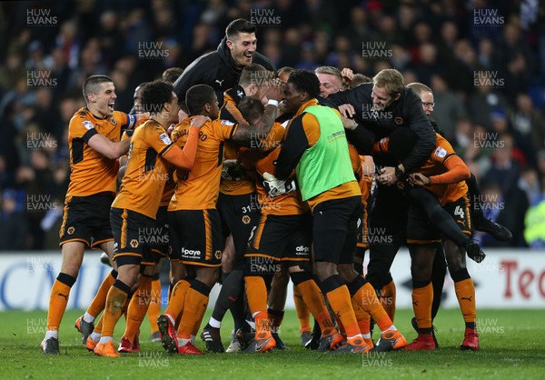 060418 - Cardiff City v Wolverhampton Wanderers - SkyBet Championship - John Ruddy of Wolves  celebrates with team mates after saving two penalty's in injury time