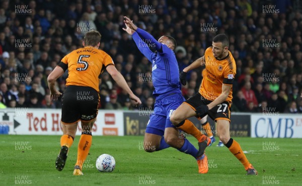 060418 - Cardiff City v Wolverhampton Wanderers, Sky Bet Championship - Kenneth Zohore of Cardiff City is brought down by Romain Saiss of Wolves
