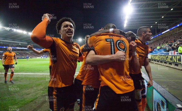 060418 - Cardiff City v Wolverhampton Wanderers, Sky Bet Championship - Wolves players celebrate after Ruben Neves of Wolves score goal
