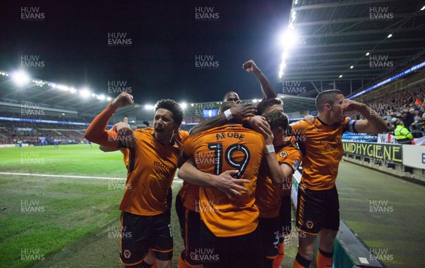 060418 - Cardiff City v Wolverhampton Wanderers, Sky Bet Championship - Wolves players celebrate after Ruben Neves of Wolves score goal