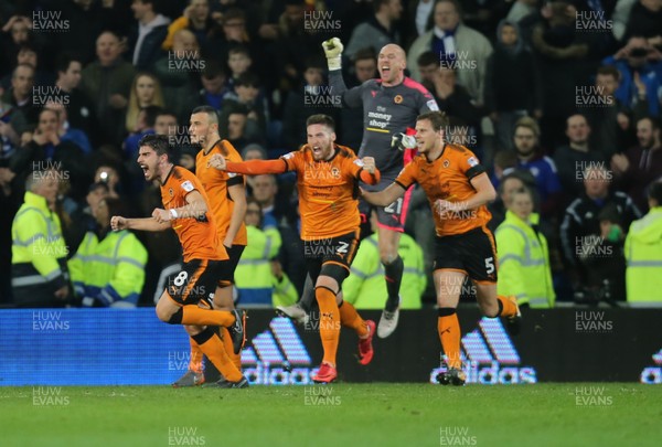 060418 - Cardiff City v Wolverhampton Wanderers, Sky Bet Championship - Wolves players celebrate at the end of the match