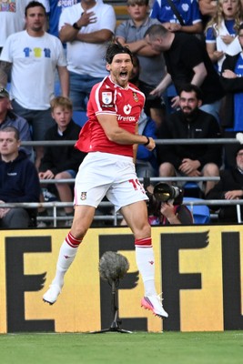 170826 - Cardiff City v Wrexham - Sky Bet Championship - Kieffer Moore of Wrexham celebrates scoring a goal